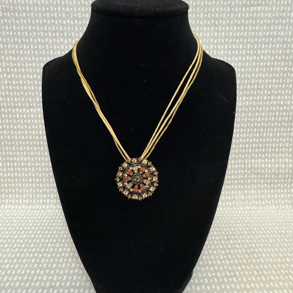 Elegant Gold and Brown Pendant Necklace
